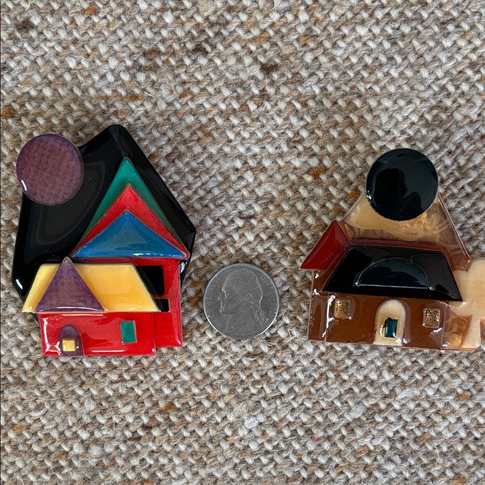 2 Vintage HOUSE pins by Lucinda - Picture 5 of 5